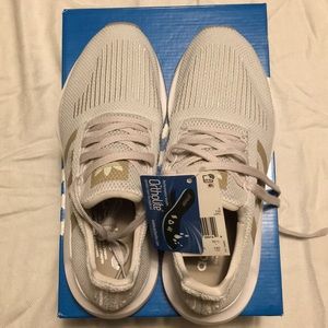 Women’s Swift Run Shoes. Never worn!!